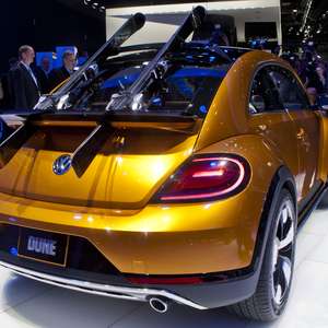 Fusca "offroad" e Volvo: veja carros estranhos de Detroit