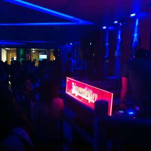 Um ano após tragédia, segurança em boates aumenta, mas ...