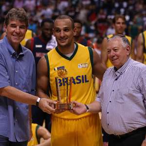 Jogo das Estrelas: NBB Brasil bate NBB Mundo com show de ...