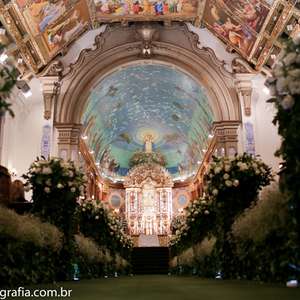 Noivos esperam até dois anos para casar em igreja escolhida