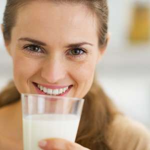 Antioxidante, leite de amêndoas evita envelhecimento da pele