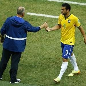 Fred revela: família pediu para parar de jogar após Copa