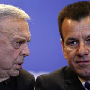 Dunga já dribla saia-justa de desfalcar times: "paciência"