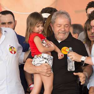 Lula chama Aécio de "grosseiro" e "filhinho de papai" em MG
