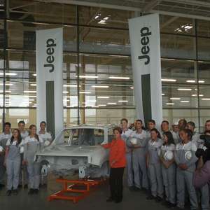 Dilma faz visita a fábrica usada em disputa eleitoral em PE