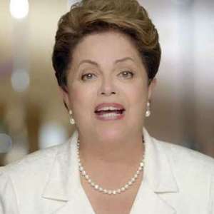 Na TV, Dilma diz que capa da Veja "envergonha a imprensa"