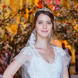 Nathalia Dill casa com vestido de R$ 17 mil em 'Alto Astral'