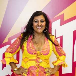 Regina Casé chega aos 61 anos com tudo em cima: "sem botox"