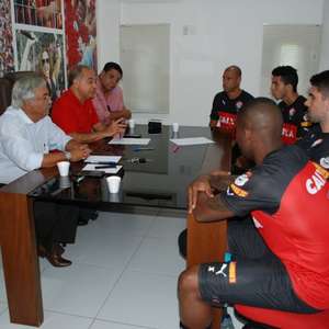 Crise no Vitória tem vexame, renúncia e futuro incerto