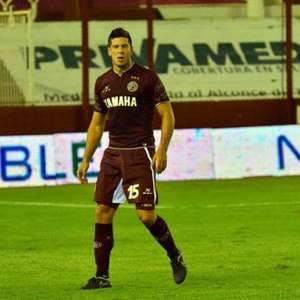 Zagueiro do Lanús morre aos 26 anos vítima de acidente