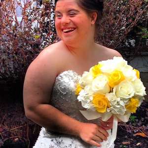 Jovem com Down se casa e pai escreve carta tocante