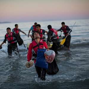 El drama de un refugiado: salvar a su esposa o a su hijo