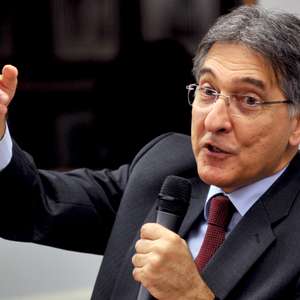 Pimentel justifica uso de aeronave oficial para buscar filho