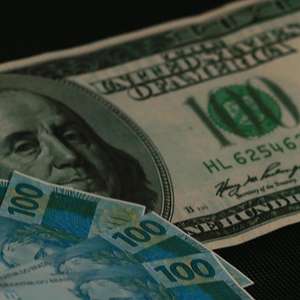 Um dia após vitória de Trump, dólar tem maior alta em 8 anos