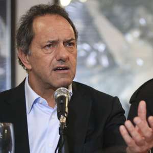 Scioli: "el Gobierno quiere la flexibilización laboral"