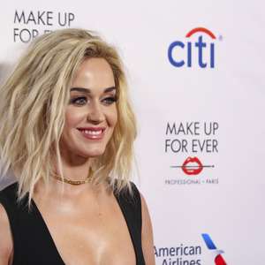 Katy Perry y su escote extremo en el after party de los ...