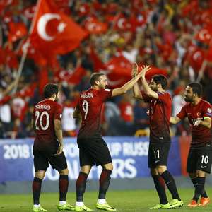 Turquia bate Finlândia e embola Grupo I das Eliminatórias