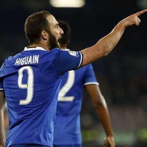 Higuaín faz 2, Juventus elimina Napoli e vai à final