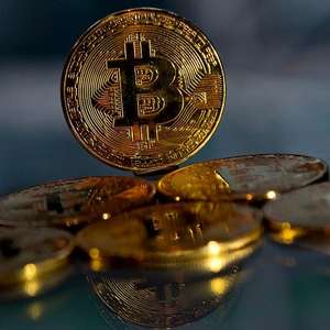 Bitcoin bate novo recorde e supera a marca de US$15 mil