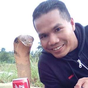 A morte do domador de serpentes picado por uma cobra