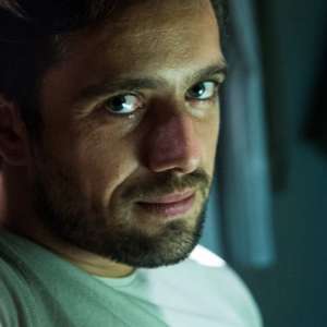 'O Outro Lado do Paraíso': Renato decide fugir com Tomaz