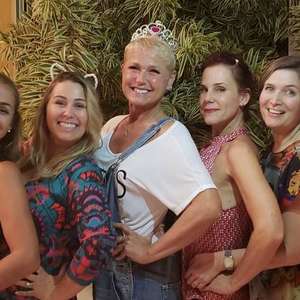 Xuxa reencontra paquitas da 1ª geração: 'Onde tudo começou'