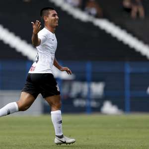 Corinthians sofre contra o Capital-TO, mas estreia vencendo