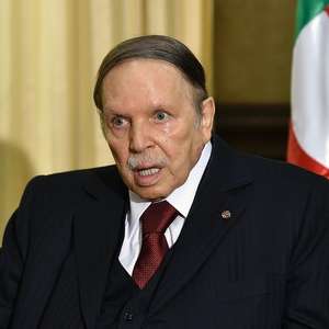 O polêmico presidente que está recluso desde 2013, mas ...