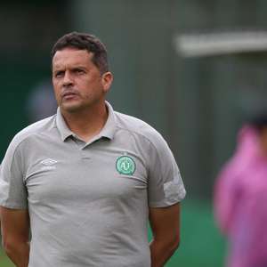 Após derrota em casa, Chapecoense demite técnico Claudinei
