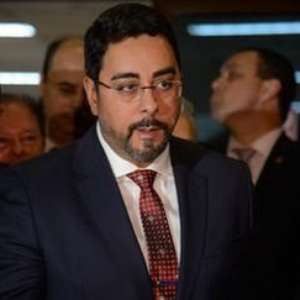 Bretas mantém prisão de Temer em resposta ao TRF-2