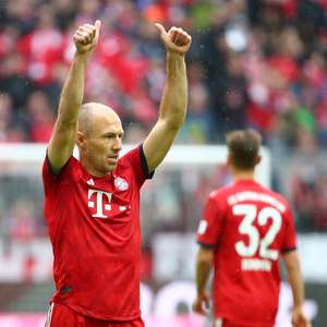 Bayern vence lanterna com folga e fica a um passo do hepta