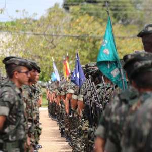 Ex-ministros da Defesa reafirmam compromisso com democracia