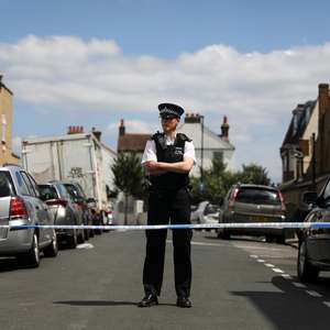 Três pessoas são assassinadas a facadas em Londres