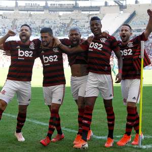 Flamengo, por enquanto, silencia sobre os três convocados