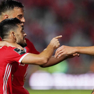 Benfica e Porto querem desbancar zebras no Português