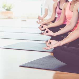 Por que a ioga alivia o envelhecimento