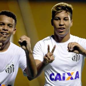 Dupla do Santos comemora convocação para o Mundial Sub-17