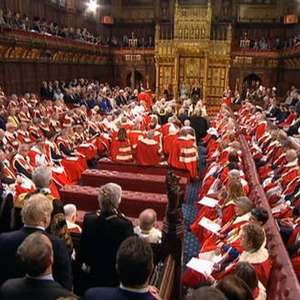 Com promessa de Brexit, rainha abre trabalhos do Parlamento