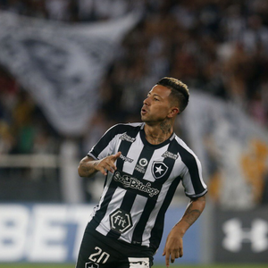 Botafogo chega a acordo e libera Leo Valencia