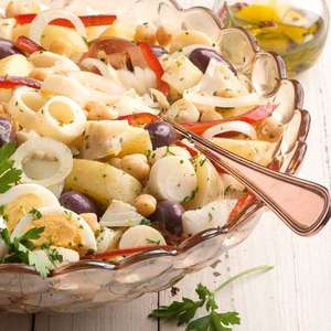 Salada de Batata com Bacalhau e Grão-de-Bico