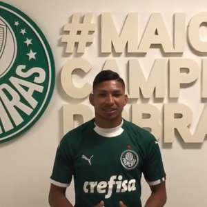 Rony veste a camisa do Palmeiras: "Sempre quis estar aqui"