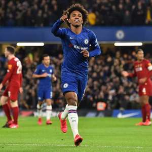 Willian marca, Chelsea elimina o Liverpool e vai às quartas