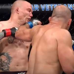 Após ser 'amassado' por Glover, Smith recebe 'gancho' de ...