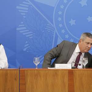 Destaque de ala militar em crises gera incômodo a Bolsonaro