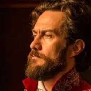 Novo Mundo: Thomas flagra Anna e Joaquim e se arde de ódio