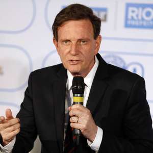 Crivella faz acenos, mas não anuncia data de reabertura