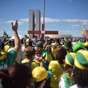Manifestantes defendem voto impresso em frente ao Planalto