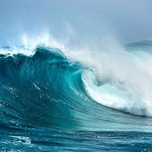 Mar agitado nas praias do Sudeste