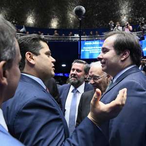 Senadores vão ao STF contra reeleição de Alcolumbre e Maia