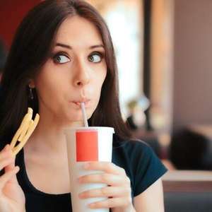 Você pode estar consumindo mais açúcar do que vê, diz ...